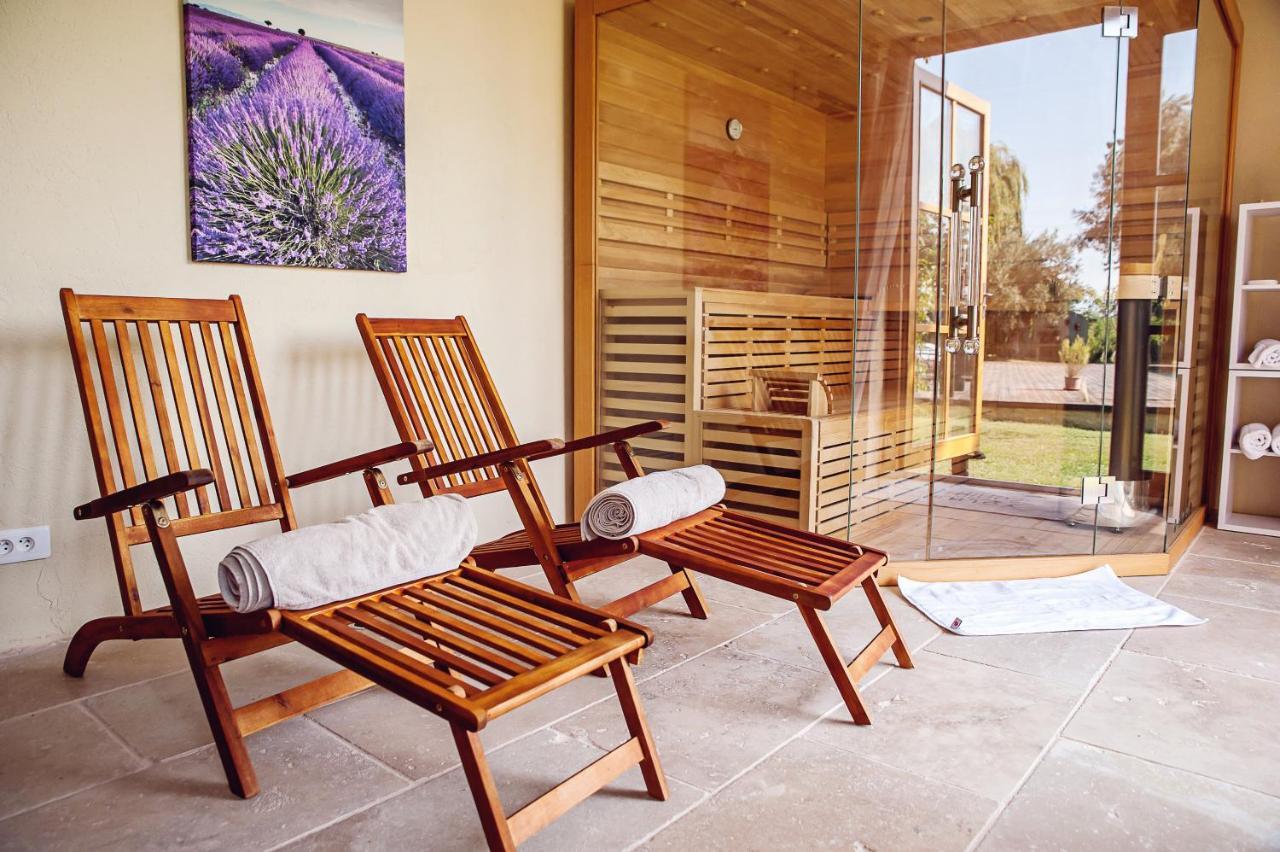 Les Champs De Provence Bed & Breakfast La Baume-de-Transit Bagian luar foto